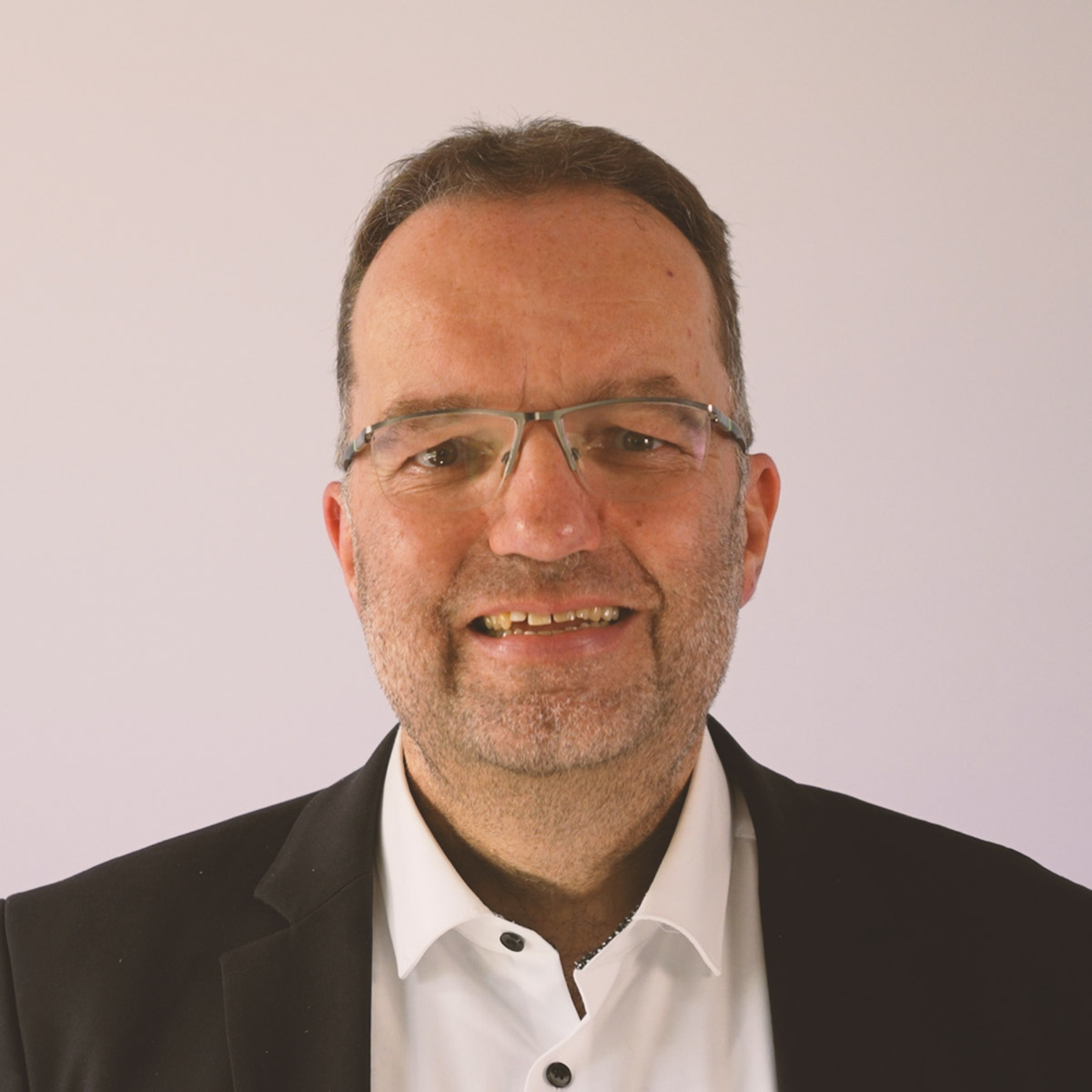 Kontaktbild von Studienleiter Peter Steinle